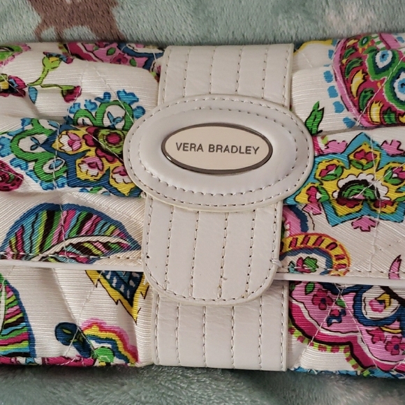Vera Bradley Vintage Anniversary White Multicolor Wristlet - Picture 1 of 7